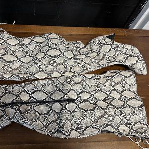 Snake Skin Fashion 2 Figure Boot Heels